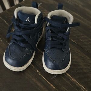 Nike-Jordan size 5